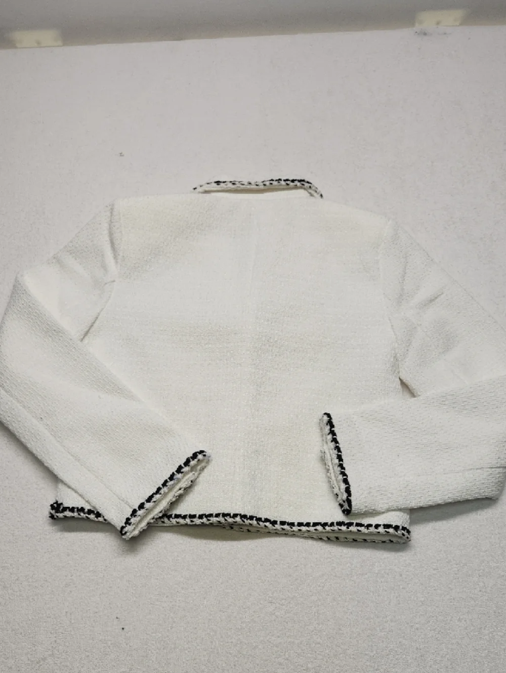 Ellen Tracy-White Tweed Blazer with Black Trim and Pearl Buttons Size XS 0075 - Picture 6 of 6